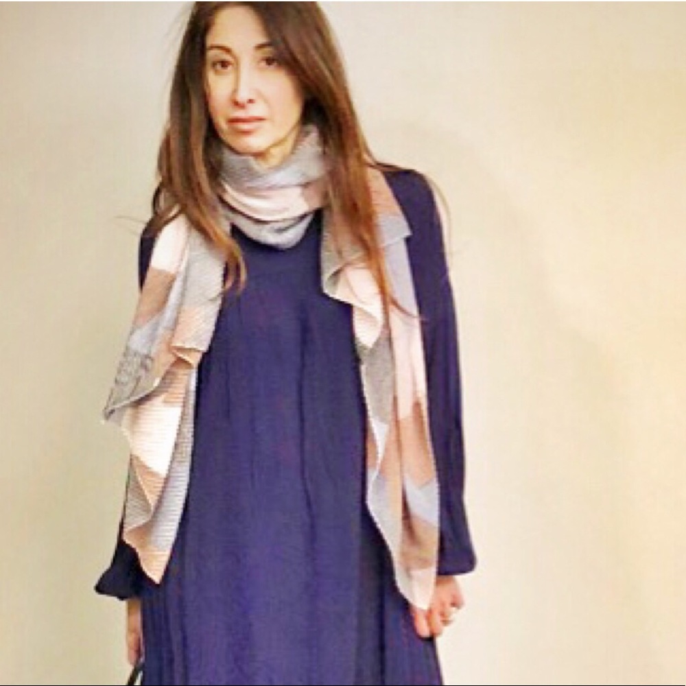 ✨LAST ONE✨Beautiful soft print scarf/shawl - Picture 5 of 6